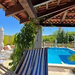 Daire Gorana With Swimming Pool Jelsa (Hvar)