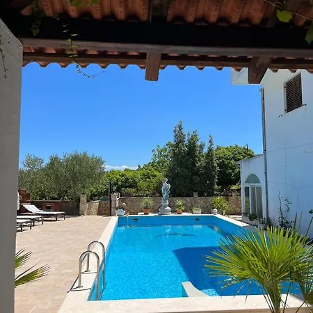 Gorana Apartman With Swimming Pool Apartmán