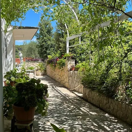 Gorana Apartman With Swimming Pool