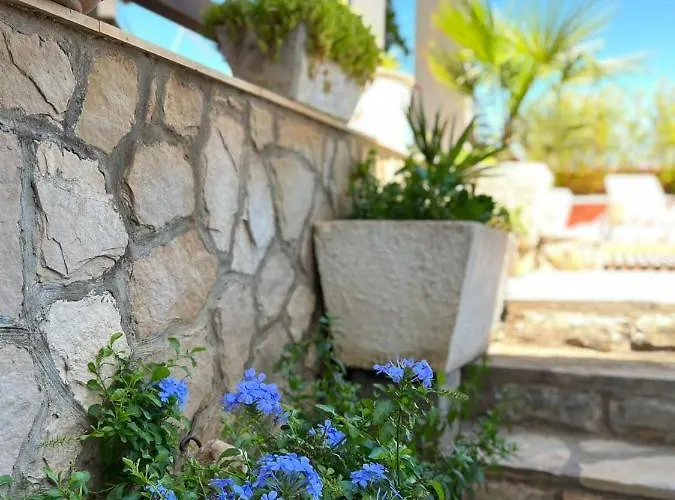 Gorana With Swimming Pool Jelsa (Hvar)