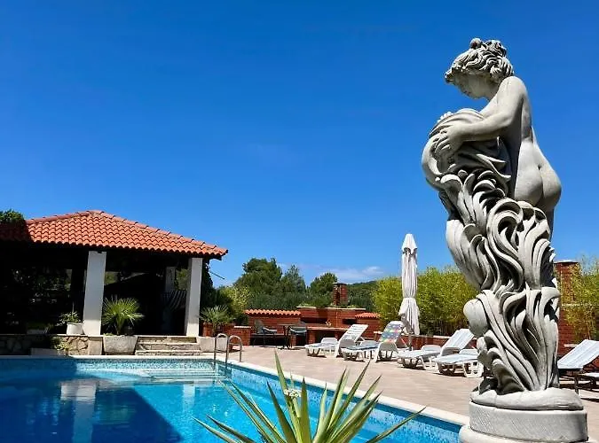 Gorana With Swimming Pool *